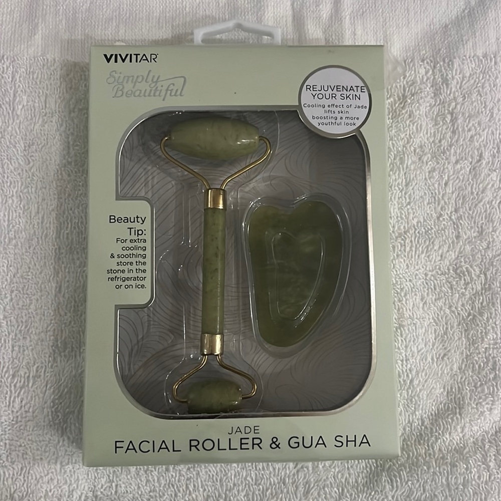 Brand New Jade Facial Roller and Gua Sha